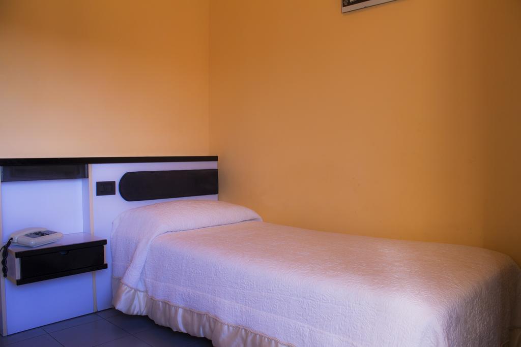 Hotel Falisco Fabrica di Roma Kamer foto