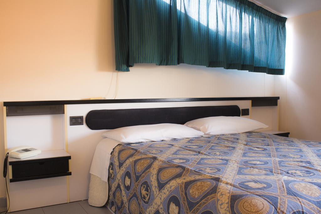 Hotel Falisco Fabrica di Roma Kamer foto
